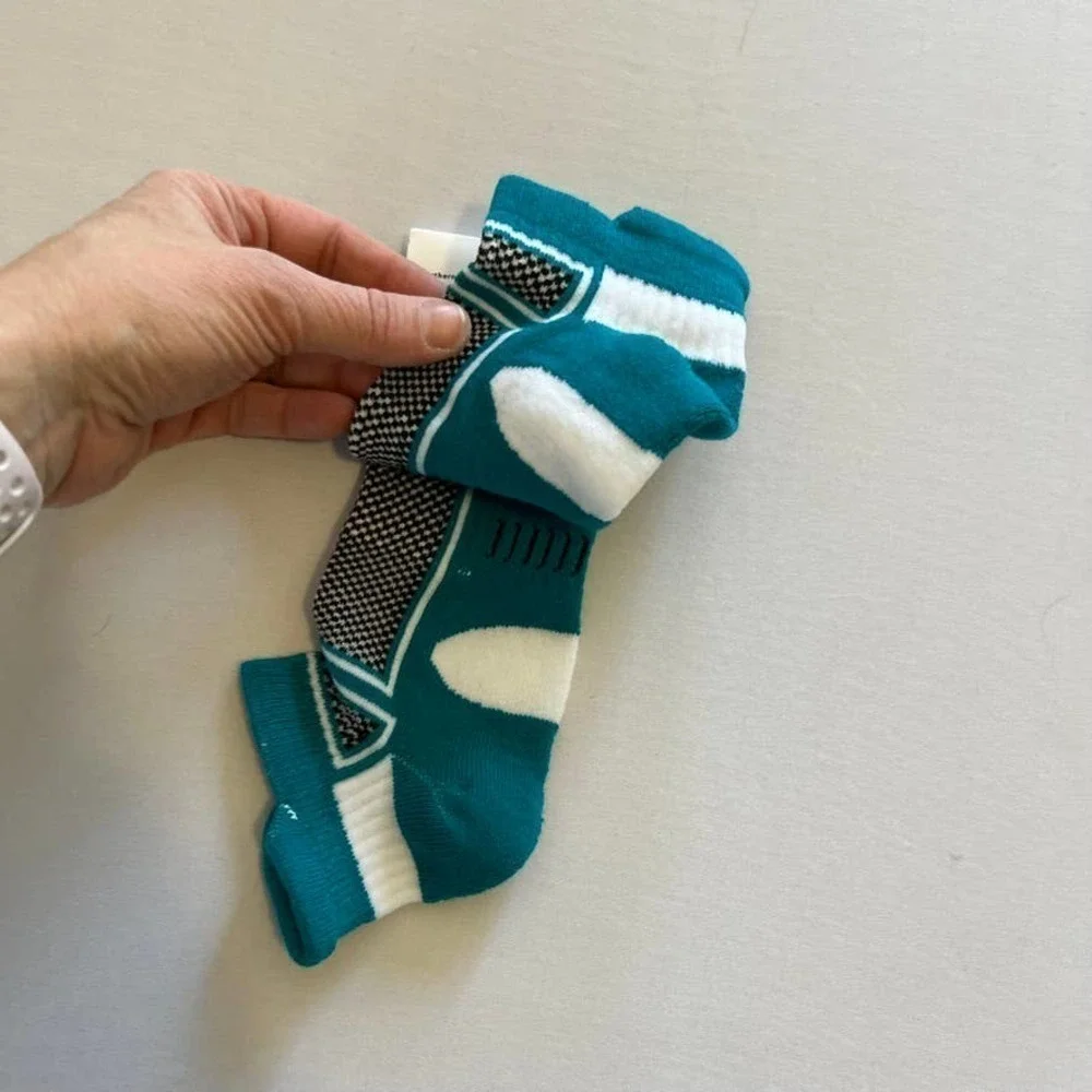 5/ $25 NORTHERN Sole Green socks W7